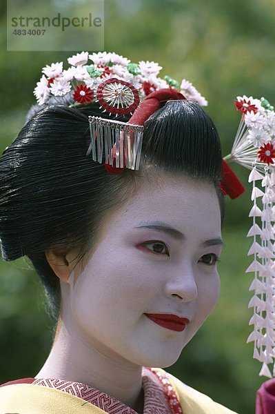 Lehrling  Asien  Geisha  Holiday  Honshu  Japan  Kimono  Kyoto  Landmark  Maiko  Modell  Portrait  veröffentlicht  Tourismus  traditional
