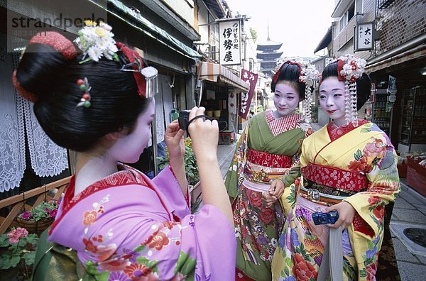 Lehrling  Asien  Geisha  Holiday  Honshu  Japan  Kimono  Kyoto  Landmark  Maiko  Modell  Released  Tourismus  Tracht