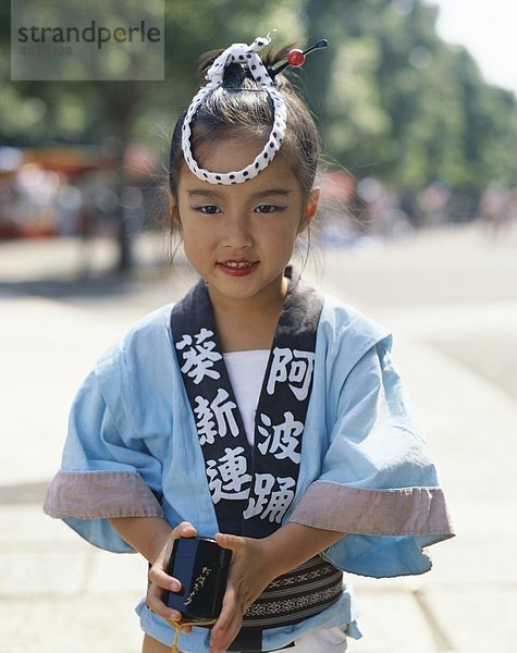Asien  Kind  Kleid  Mädchen  Urlaub  Honshu  Japan  Kyoto  Landmark  Tourismus  traditionelle  Reisen  Urlaub  Young  Yukata