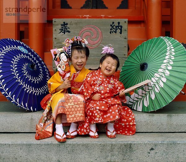 Asien  Kinder  Festival  fünf  für Mädchen  Holiday  Honshu  Japan  Kimono  Landmark  Modell  Released  sieben  Shichi-go-San  Tok