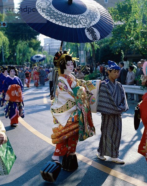 Asakusa  Asien  Geisha  Holiday  Honshu  Japan  Kimono  Landmark  Parade  Tokio  Tourismus  Tracht  Reisen  Urlaub