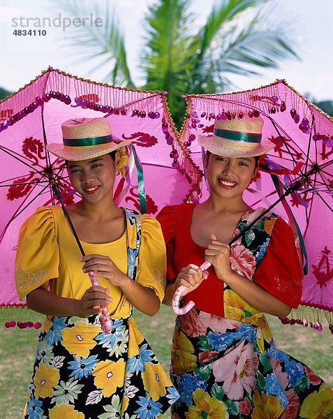 Holiday  Landmark  Manilla  Modell  Philippinen  Asien  Released  Tourismus  Tracht  Urlaub  Reisen  Frauen