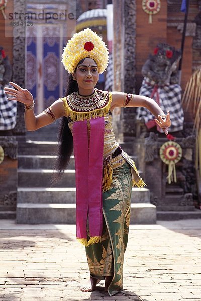 Bali  Asien  Kostüm  Tänzer  tanzen  Urlaub  Indonesien  Landmark  Legong  Modell  Freigabe  Tourismus  traditionelle  Reisen  Vacat