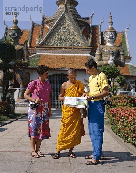 Asien  Bangkok  Holiday  Landmark  Mönch  Temple of Dawn  Thailand  Tourismus  Touristen  Reisen  Urlaub  Wat Arun