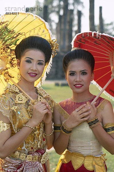Asien  Bangkok  Kostüm  tanzen  Mädchen  Urlaub  Landmark  Modell  Freigabe  Thailand  Tourismus  traditionelle  Reisen  Ferienhäuser
