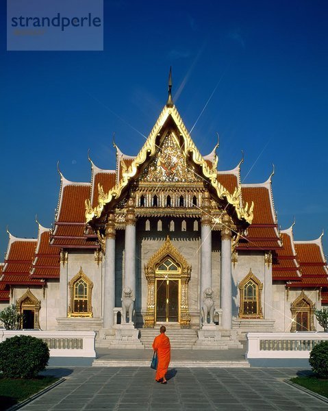 Asien  Bangkok  Urlaub  Landmark  Marmor-Tempel  Mönch  Thailand  Tourismus  Reisen  Urlaub  Wat Benchamabophit