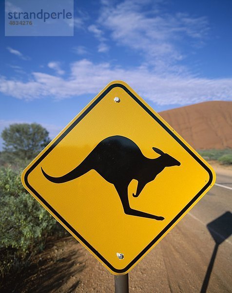 Australien  Ayers rock  Urlaub  Kangaroo  Landmark  Nordterritorium  Road Sign  Tourismus  Reisen  Urlaub