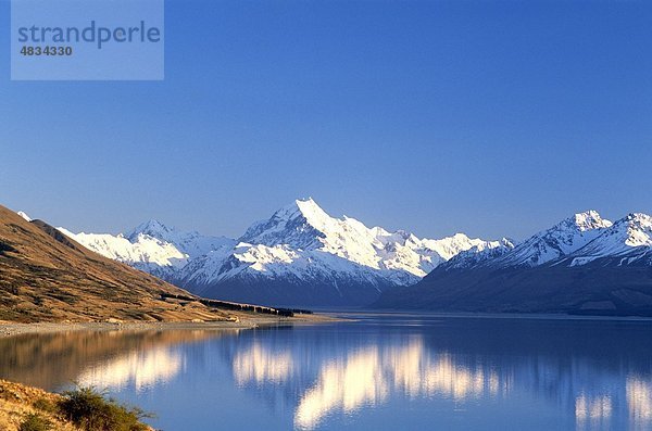 Urlaub  See  Landmark  Mount cook  Gebirge  Neuseeland  Pukaki  Südinsel  Südalpen  Tourismus  Reisen  Urlaub