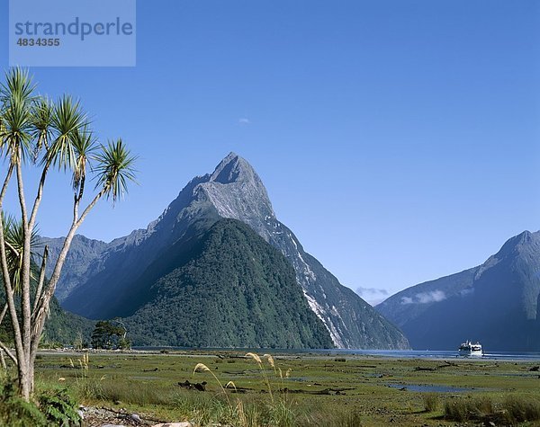 Firodland  Urlaub  Landmark  Milford  Milford Sound  Mitre Peak  National  Neuseeland  Park  Südinsel  Tourismus  Reisen  Va