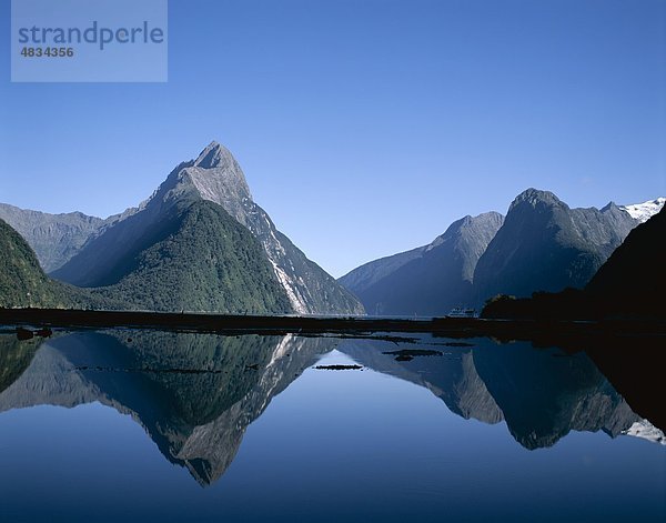 Firodland  Urlaub  Landmark  Milford  Milford Sound  Mitre Peak  National  Neuseeland  Park  Südinsel  Tourismus  Reisen  Va