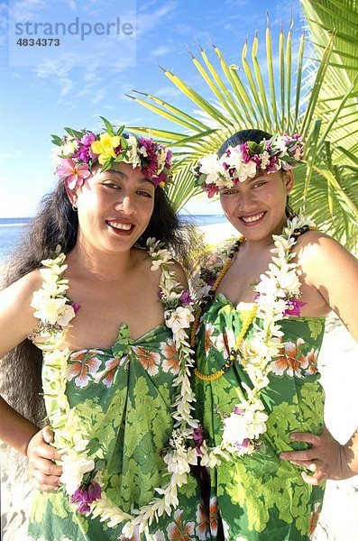 Cook-Inseln  Blume  Girlanden  Mädchen  Urlaub  Landmark  Leis  Modell  Pareu  Polynesien  polynesisch  Rarotonga  Released  Sarong