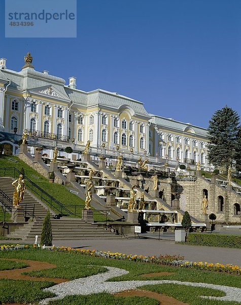 Großer Palast  Urlaub  Landmark  Palace  Peterhof  Petersburg  Petrodvorets  Russland  Tourismus  Reisen  Urlaub