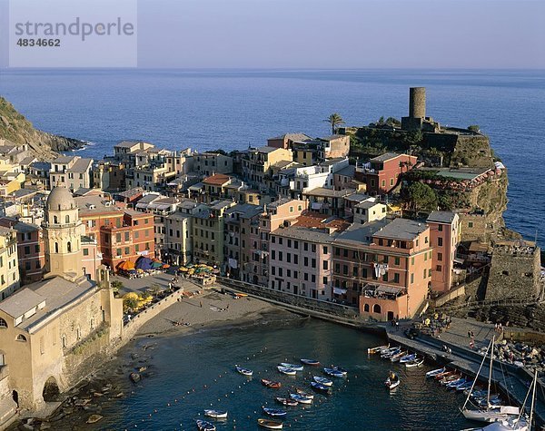 Cinqueterre  Küsten-  Holiday  Italien  Europa  Landmark  Ligurien  Tourismus  Reisen  Urlaub  Vernazza  Ansicht  Dorf