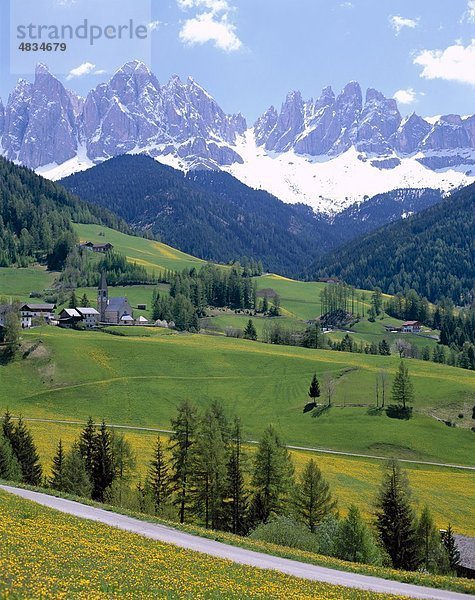 Kirche  Dolomiten  Dolomiti  Blumen  Urlaub  Italien  Europa  Landmark  Magalena  Berge  Road  Tourismus  Reisen  Trentino  Va