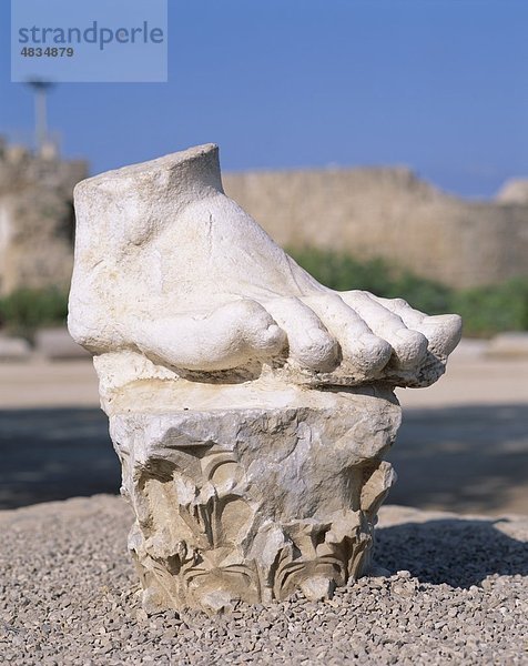 Caesarea  Stadt  Küste  Kreuzritter  Fuß  Holiday  Israel  in der Nähe von Osten  Landmark  Ruinen  Statue  Tourismus  Reisen  Ferienhäuser
