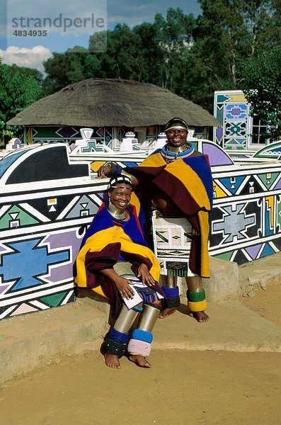 Kostüm  Paar  Holiday  Kwa  Landmark  Modell  Ndebele  Released  Südafrika  Afrika  Tourismus  Transvaal  Travel  2  Vacati