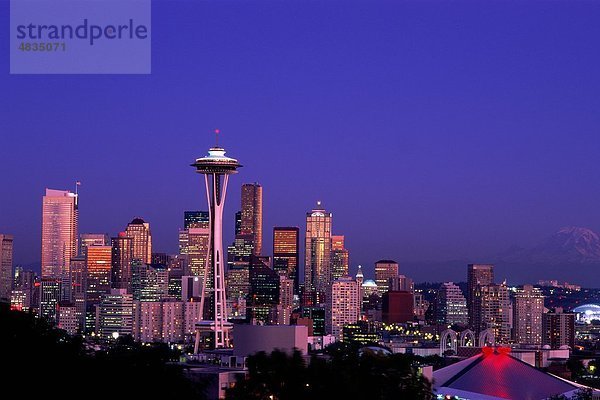 Amerika  Stadt  Urlaub  Landmark  Mount Rainier  Nacht  Seattle  Skyline  Space Needle  Tourismus  Reisen  USA  USA  Vac