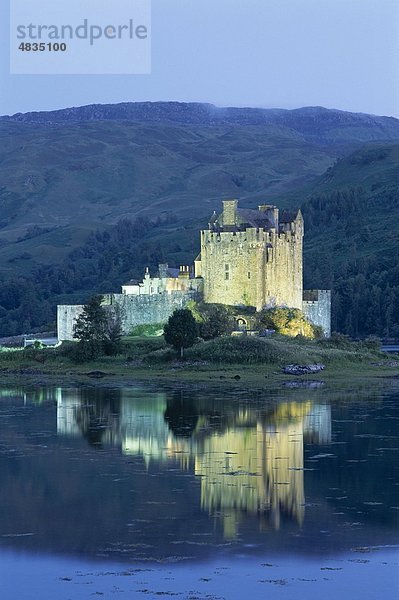 Burg  Donan  Eilean  Highlands  Urlaub  Landmark  Loch Duich  Nacht  Schottland  Vereinigtes Königreich  Großbritannien  Tourismus  Reisen
