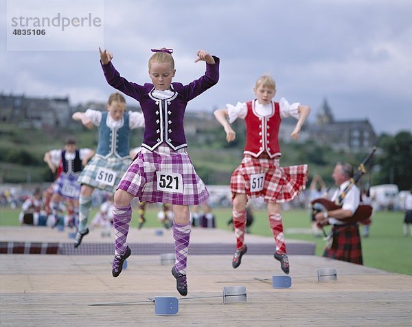 Tanzen  games Highland  Highland  Highlands  Urlaub  Landmark  Schottland  Vereinigtes Königreich  Großbritannien  Tourismus  Reisen  Vacat