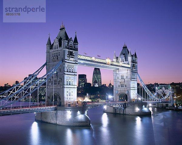 England  Deutschland  Großbritannien  Urlaub  Landmark  London  Nacht  Thames River  Tourismus  Towerbridge  Reisen  Urlaub