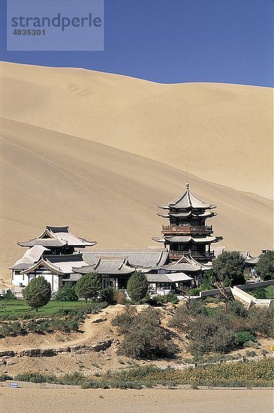 Architektur  Asien  China  Chinesisch  Cresent  Wüste  Dune  Dünen  Dunhuang  Gansu  Urlaub  See  Landmark  Mingshan  Mond  Moun