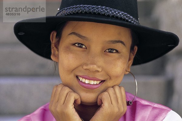 Asien  China  Kostüm  Mädchen  Urlaub  Landmark  Lhasa  Porträt  Lächeln  Tibet  Tibetisch  Tourismus  Tracht  Reisen  V