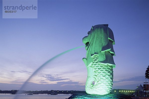 Asien  Brunnen  Holiday  Landmark  Merlion  Nacht  Singapur  Statue  Zeit  Tourismus  Reisen  Urlaub
