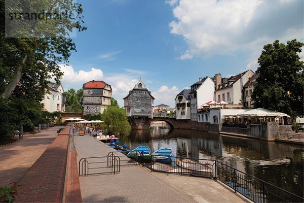 Europa  Deutschland  Rheinland-Pfalz  Blick auf historische Häuser mit alter Nahbrücke