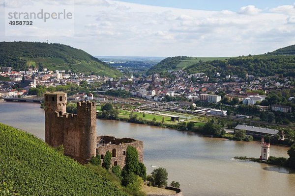 Europa  Deutschland  Hessen  Bingen  Blick auf Burg Ehrenfels und Mäuseturm am Rhein