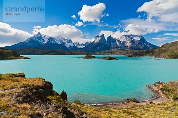 Südamerika  Chile  Patagonien  Blick auf cuernos del paine mit See pehoe