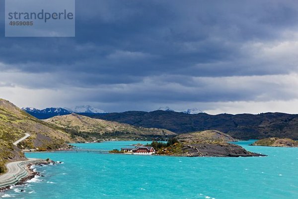 Südamerika  Chile  Patagonien  Blick auf Hotel mit Pehoe-See