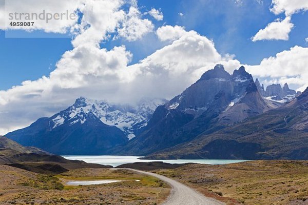 SÃ?damerika  Chile  Patagonien  Blick auf Schotterpiste zum nordenskjÄd See