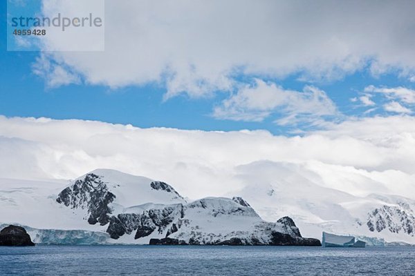 Südatlantik  Antarktis  Süd-Shetland-Inseln  Blick auf Elefanteninsel