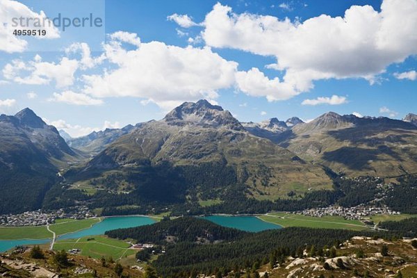 Europa  Schweiz  Graubünden  Alpen  Oberengadin  Blick auf Suot und Champfersee