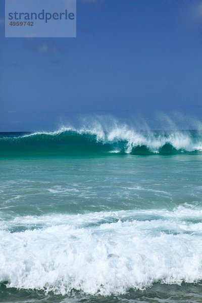 Afrika  Kap Verde  Sal  Blick auf Wellen im Atlantik