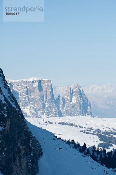 Österreich  Südtirol  Blick auf den Berg im Schnee