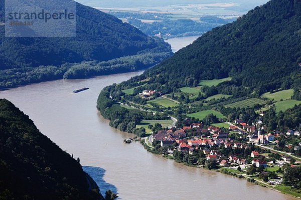 Österreich  Niederösterreich  Wachau  Waldviertel  Blick auf Berge und Donau