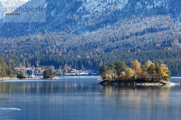 Deutschland  Bayern  Oberbayern  Werdenfelser Land  Grainau  Blick auf den Eibsee