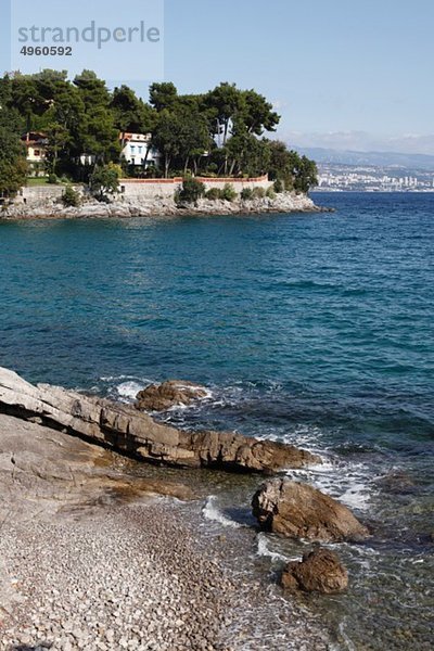 Europa  Kroatien  Istrien  Kvarner Golf  Blick auf die Küste zwischen icici und opatija