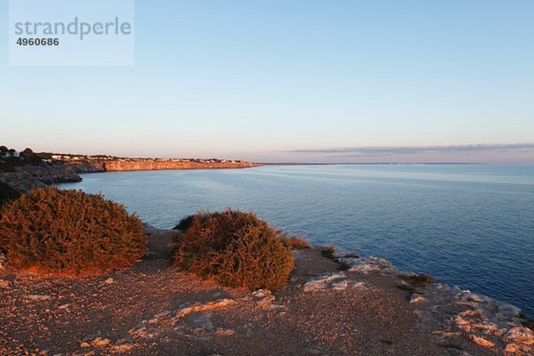 Spanien  Balearen  Mallorca  Blick auf Cala pi bei Dämmerung