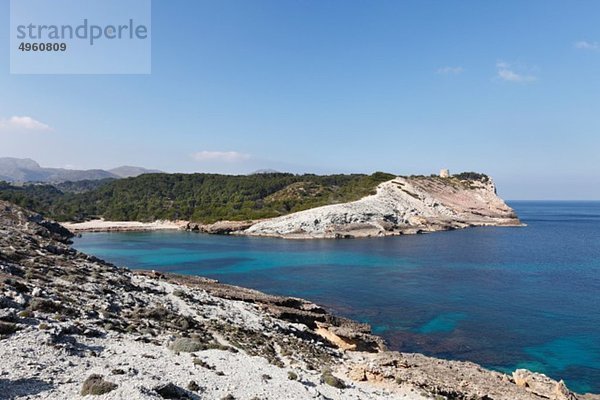 Spanien  Balearen  Mallorca  Sierra de Arta  Blick auf den Strand