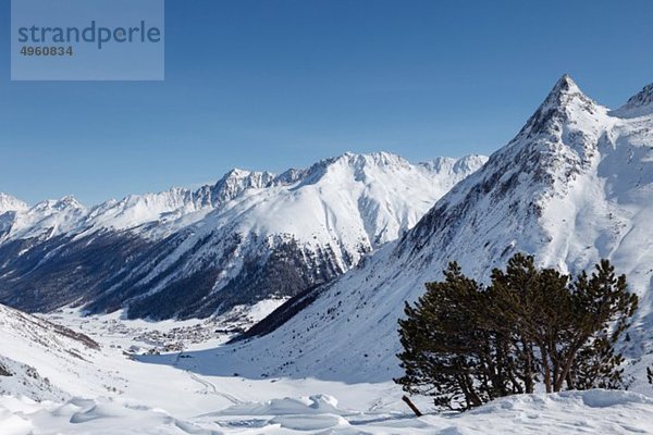 Österreich  Tirol  Blick auf verschneite Silvretta-Berge