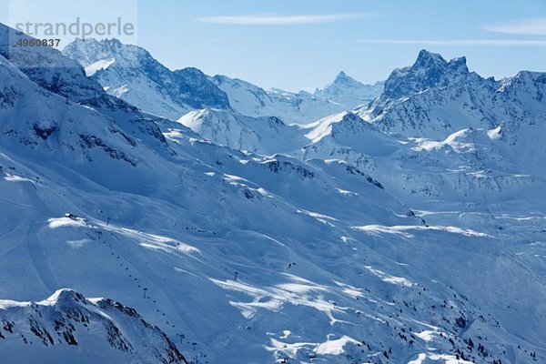 Österreich  Vorarlberg  Blick auf die verschneiten Lechtaler Alpen