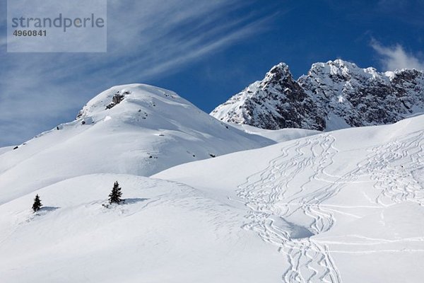 Österreich  Vorarlberg  Blick auf das Skigebiet Zürs und die Hasenfluh