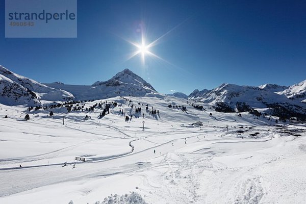 Österreich  Tirol  Blick auf Kuehtai-Sattel-Skigebiet und Stubaier Alpen