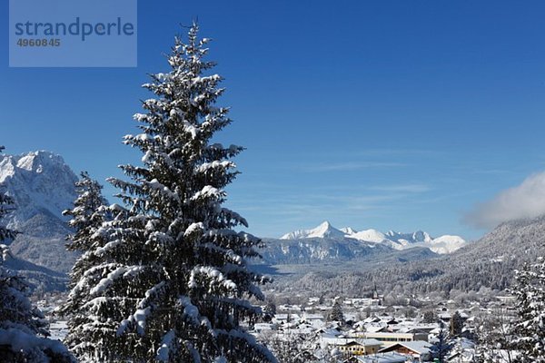 Deutschland  Bayern  Oberbayern  Garmisch-Partenkirchen  Blick auf Lechtaler Alpen mit Danielberg