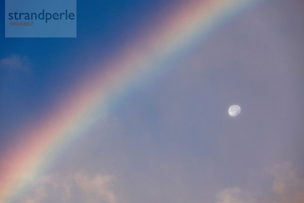 Spanien  Kanarische Inseln  La Gomera  Blick auf Regenbogen und Mond