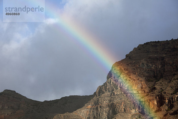Spanien  Kanarische Inseln  La Gomera  Blick auf den Regenbogen auf das Tal gran rey