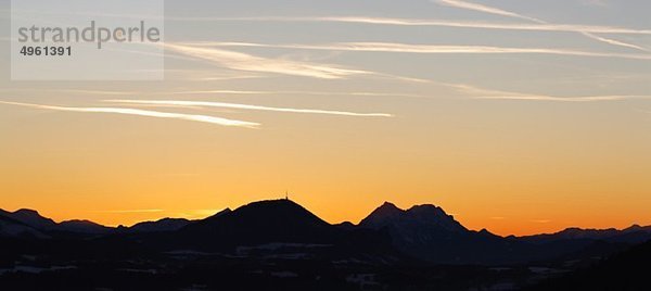 Österreich  Salzburg  Blick auf den Gaisberg mit Unterberg in der Abenddämmerung