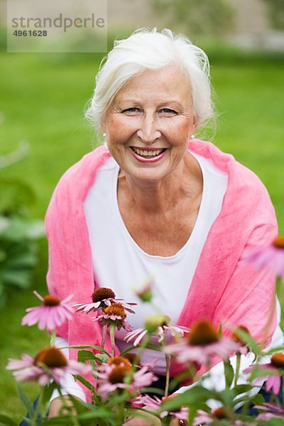 Senior Senioren Portrait Frau Garten